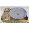 Image 1 : DECORATIVE PEDESTAL BLUE & WHITE DISH WITH 4
