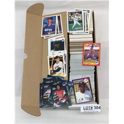 LOT OF SPORTS TRADING CARDS