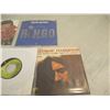 Image 4 : 2 Ringo Starr & 2 George Harrison & 1 Beatles 45 Records