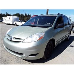A5 --  2008 TOYOTA SIENNA CE , Green , 114,421 MILES  KM's - No Reserve