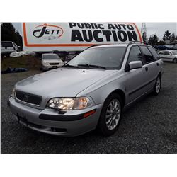 M4 --  2002 VOLVO V40 , Silver , 162723  KM's