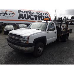 0A --  2001 CHEVROLET  FLATDECK  DUMPBOX Diesel , White , 105283  KM's