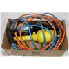 Image 1 : BOX WITH WORK LIGHTS AND EXTENSION CORD.