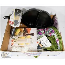 KITCHEN LOT: INCLUDES NEW OMELET PAN, PLACEMAT