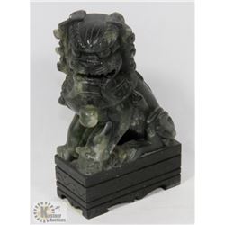 SMALL JADEITE ORIENTAL GATE GUARDIAN FIGURE.