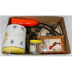 ESTATE VINTAGE ITEMS