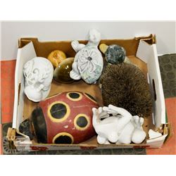 LARGE FLAT OF GARDEN ORNAMENTS & 2 BOOT SCRUBBERS