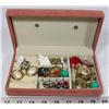 Image 1 : TRAVEL SIZE JEWELRY BOX WITH CONTENTS