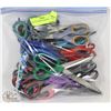 Image 1 : BAG OF ASSORTED SCISSORS.