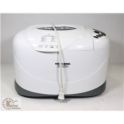 BLACK AND DECKER BREAD MAKER.