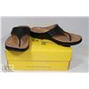 Image 1 : STRIVE MAUI WOMANS BLACK SZ 8.5-9