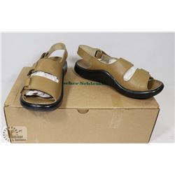 HAMMACHER SCHLEMMER WOMANS TAN SAND TAN SANDALS