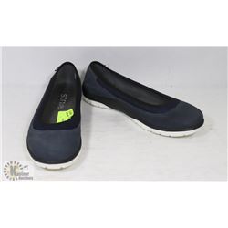 STRIVE HAMPTON WOMANS BLUE 8, NO BOX