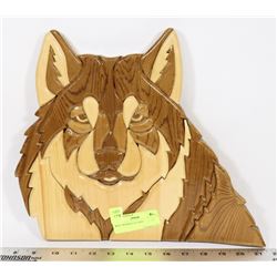 WOLF WOODEN PLAQUE