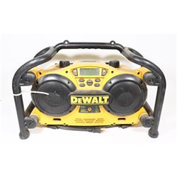 DEWALT DC011 RADIO/CHARGER