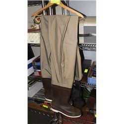 MENS TAUPE FISHING WADERS, SIZE 9 - MEDIUM