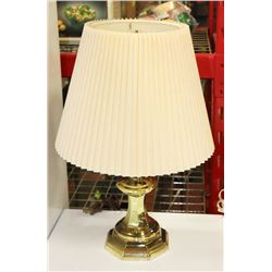 VINTAGE BRASS TABLE LAMP 19" TALL