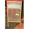 Image 1 : ANTIQUE WASHBOARD