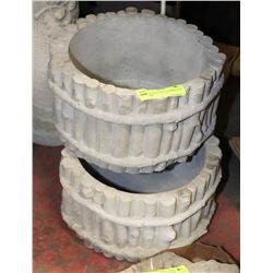LOT OF 2 CONCRETE FLOWER POTS 10" WIDE