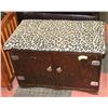 Image 1 : LARGE STORAGE CHEST WITH CHEETAH DESIGN TOP