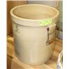 Image 1 : 5 GALLON MEDALTA CROCK WITH HANDLES