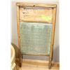 Image 1 : WESTERN BROOM ANTIQUE WASHBOARD