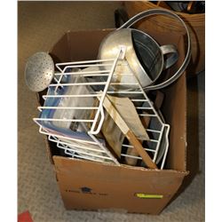 BOX OF GARDEN PITCHER AND WRINGER