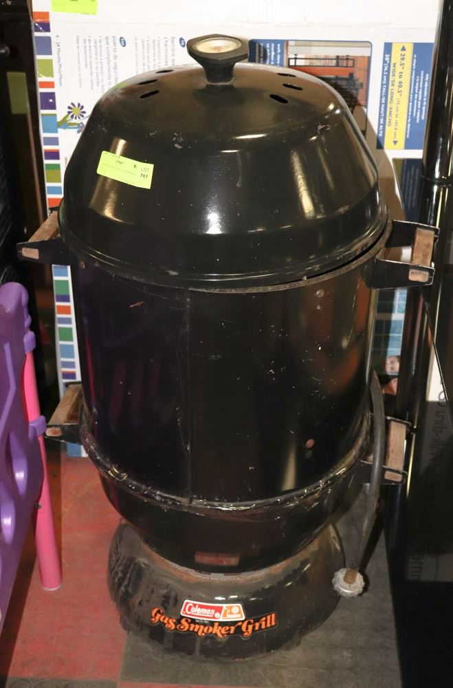 COLEMAN PROPANE GAS SMOKER GRILL