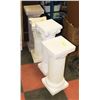 Image 1 : LOT OF 4 PLASTER GARDEN PILLARS