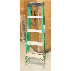 5' ALUMINUM AND FIBREGLASS LADDER