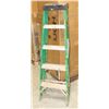 Image 1 : 5' ALUMINUM AND FIBREGLASS LADDER