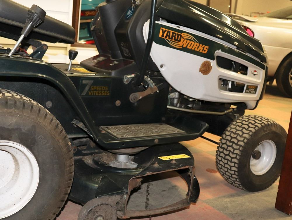 YARDWORKS LAWN TRACTOR 19.5 HP
