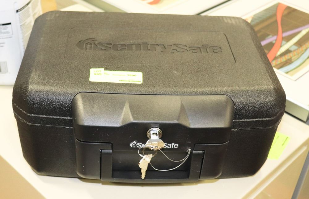 LOCKING SENTRY SAFE LOCK BOX - Kastner Auctions