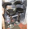 Image 1 : PAIR OF MATCHING STOOLS