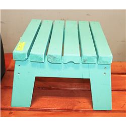KIDS AQUAMARINE STOOL 15"X16"X12".