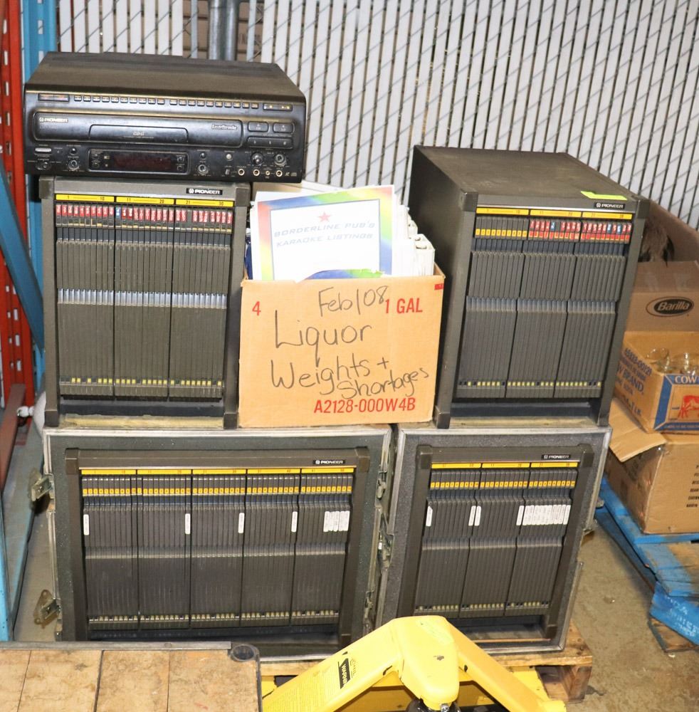 LASER DISC KARAOKE COLLECTION WITH HOLDING CASES