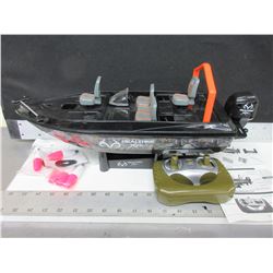 RC Fishing Boat / not tested requires AA Battery's