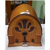 Image 1 : 1929 CATHEDRAL AM/FM RADIO