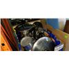 Image 4 : LOT OF POTS, PANS, KITCHEN APPLIANCES, AND TUPPERWARE