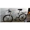 Image 1 : WHITE RALEIGH BIKE