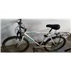 Image 3 : WHITE RALEIGH BIKE