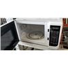 Image 2 : DANBY MICROWAVE - WORKING