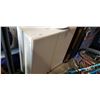 Image 1 : WHITE 2-DOOR CUPBOARD