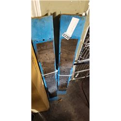 PAIR OF FOLDING SAW HORSES
