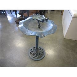 GREEN PLASTIC BIRD BATH