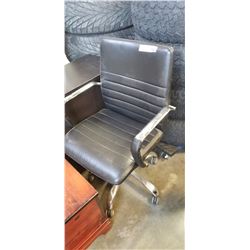 ROLLING OFFICE CHAIR