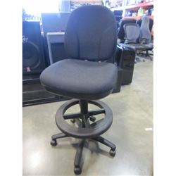 BLACK ROLLING OFFICE CHAIR