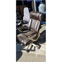 ROLLING OFFICE CHAIR