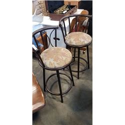 PAIR OF METAL BAR STOOLS