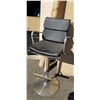 Image 2 : GAS LIFT BAR STOOL